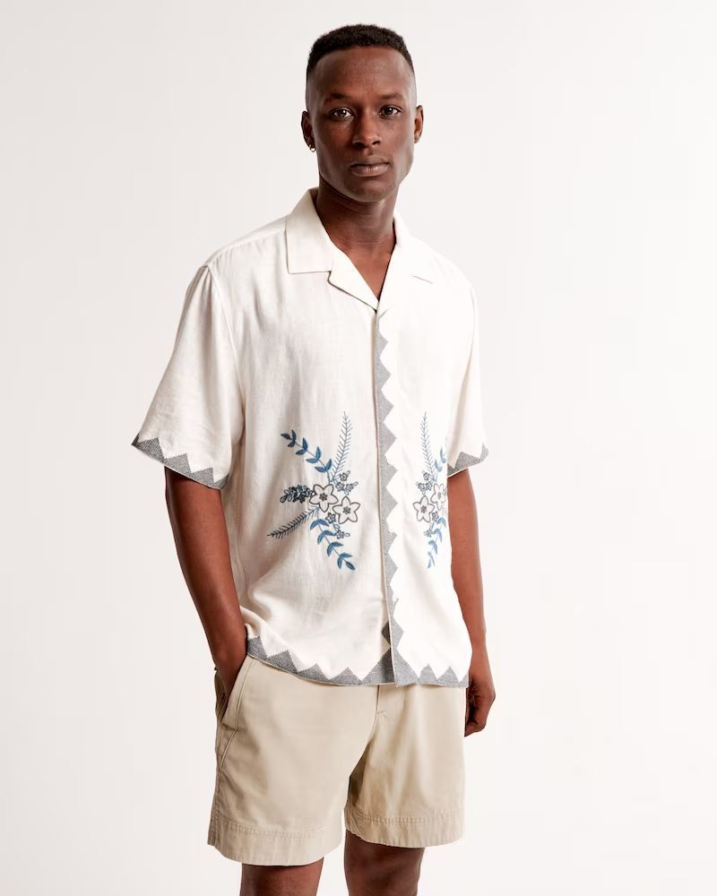 Men's Casual Cotton Shirt – Off-White Short Sleeve with Blue Floral Embroidery & Zigzag Hem Detailing