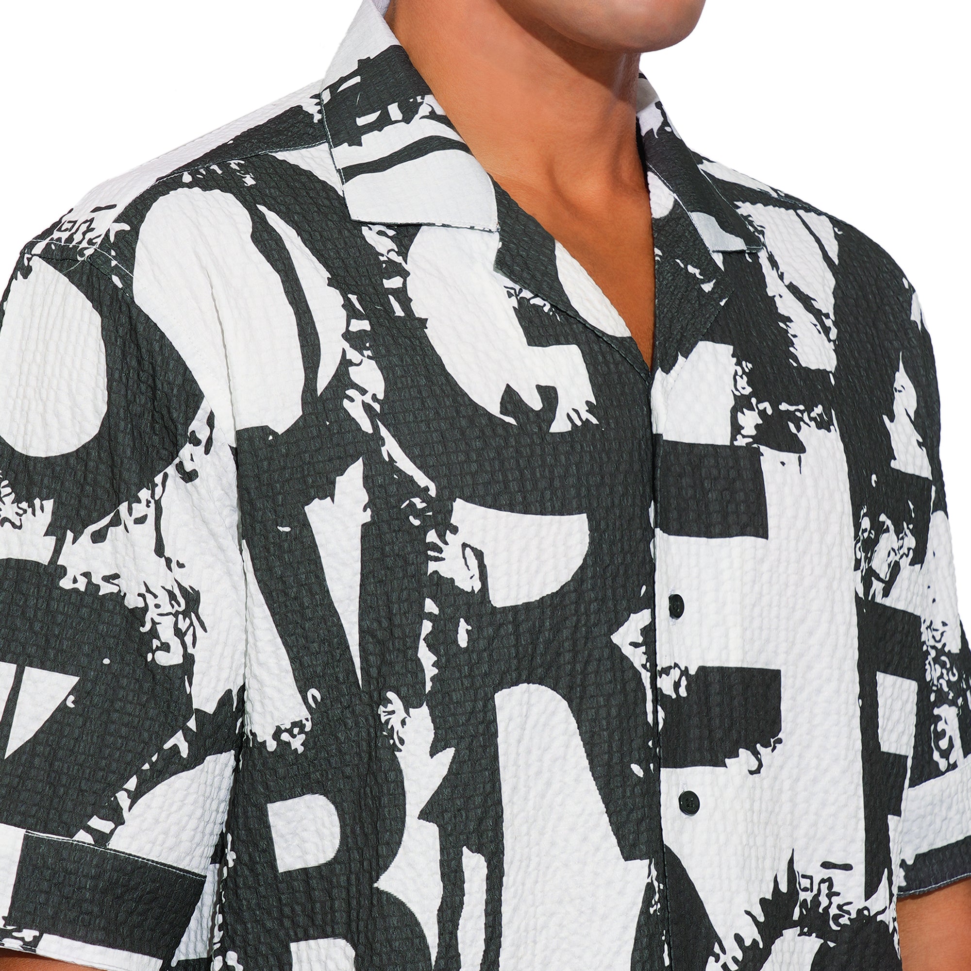 MEN SMART OPAQUE ABSTRACT PRINTED CUBAN COLLAR CASUAL SHIRT